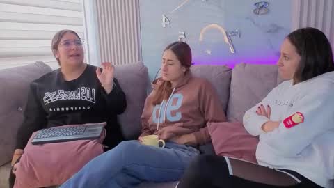 abella_as_ online show from January 15, 1:42 pm