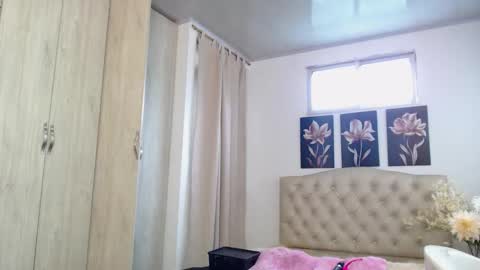 Abigail online show from December 15, 12:45 pm