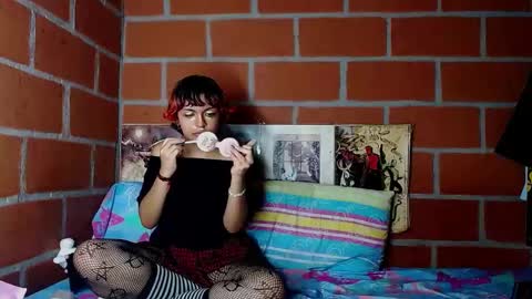 Abigail and Noah online show from December 30, 12:11 am