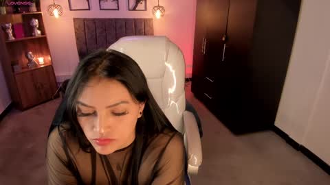 Snapshot of abiigaiil_ chatting on February 24, 8:14 pm Abigail online show from February 24, 8:14 pm