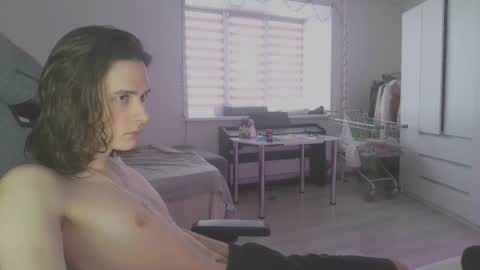 Snapshot of abobus123 chatting on February 16, 12:21 pm hi cum in pvt noi extra tip online show from February 16, 12:21 pm
