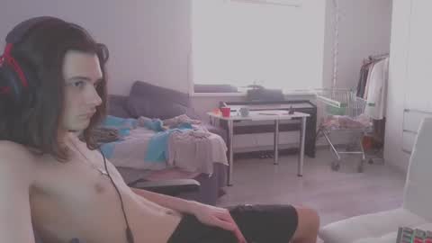 Snapshot of abobus123 chatting on February 25, 12:27 pm hi cum in pvt noi extra tip online show from February 25, 12:27 pm