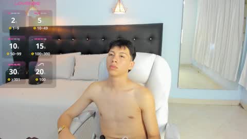 abraham_horny18 online show from October 24, 8:42 pm