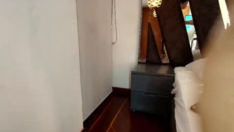  Abril  online show from February 5, 9:40 pm