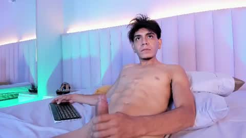 Abril and Julian online show from June 10, 12:15 pm