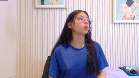 abrilmirren online show from April 17, 11:23 am