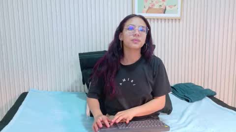 abrilmirren online show from October 10, 11:16 am