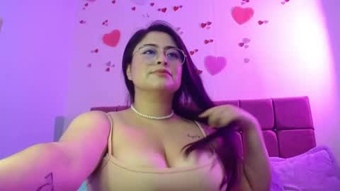 aby_luna_ online show from March 4, 6:39 pm