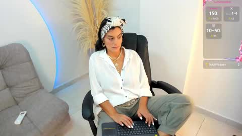 Snapshot of ada_monroe10 chatting on September 17, 1:58 pm online show from September 17, 1:58 pm