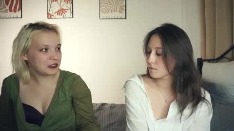 Lily n Jenny online show from September 11, 6:09 pm