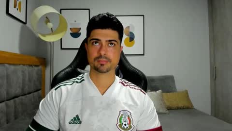 adam clarke online show from November 25, 4:33 am