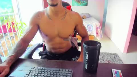 Snapshot of adam_valencia chatting on September 13, 10:45 pm Adam Valencia online show from September 13, 10:45 pm