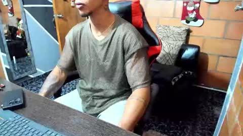 Snapshot of adam_valencia chatting on December 29, 3:44 am Adam Valencia online show from December 29, 3:44 am