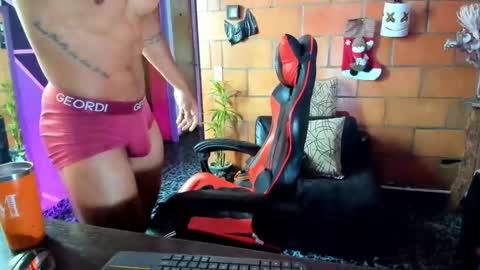 Snapshot of adam_valencia chatting on February 19, 3:38 pm Adam Valencia online show from February 19, 3:38 pm