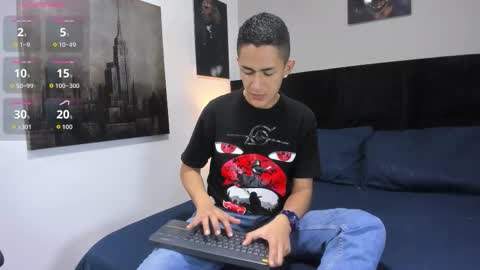 adam_walker_1 online show from March 28, 2:07 pm