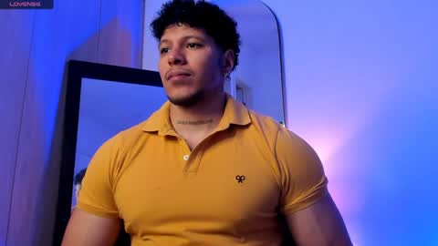 adambrocs1 online show from May 13, 2:32 am