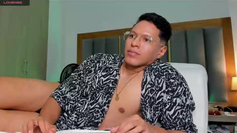 adambrocs1 online show from February 27, 8:13 am