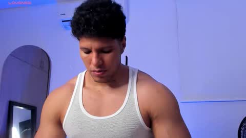 adambrocs1 online show from December 2, 9:07 am