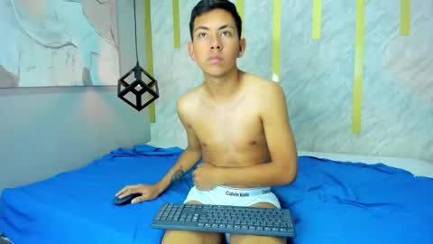 Snapshot of adammatt_ chatting on September 17, 5:33 am Adam online show from September 17, 5:33 am