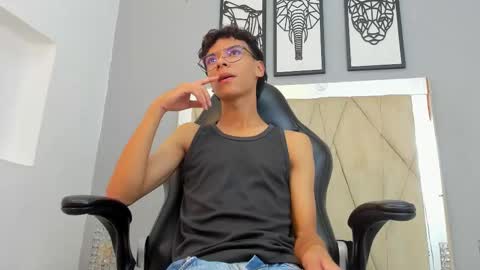 Adams Bobby online show from November 4, 11:44 am