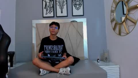 Adams Bobby online show from December 3, 11:44 am