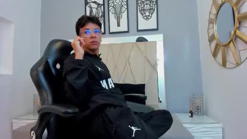 Adams Bobby online show from December 14, 11:38 am