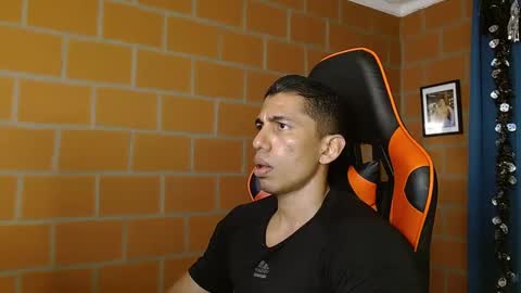 Adan Sin online show from February 25, 6:33 pm