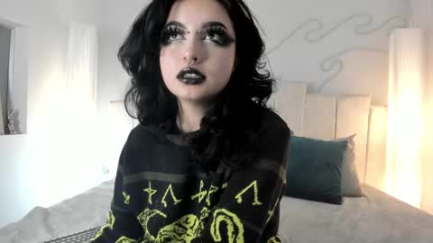 Snapshot of adeelinee chatting on March 11, 11:15 pm Ade online show from March 11, 11:15 pm