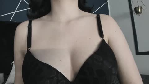 Snapshot of adeelinee chatting on February 11, 7:48 pm Ade online show from February 11, 7:48 pm