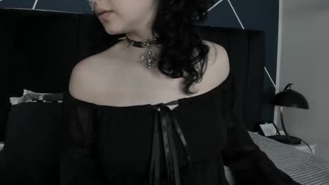 Snapshot of adeelinee chatting on February 20, 7:41 pm Ade online show from February 20, 7:41 pm