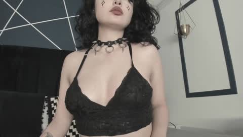Snapshot of adeelinee chatting on January 11, 10:40 pm Ade online show from January 11, 10:40 pm