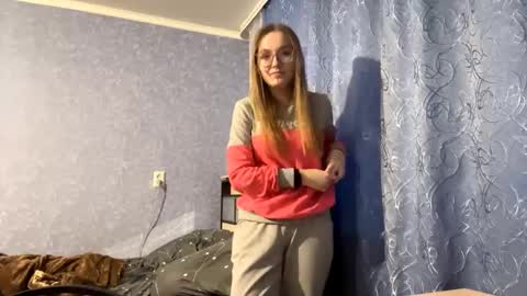 Emma online show from October 8, 2:23 pm