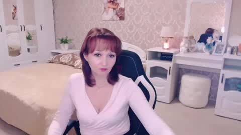 Snapshot of adelemoran chatting on December 5, 2:04 am AdeleMoran online show from December 5, 2:04 am