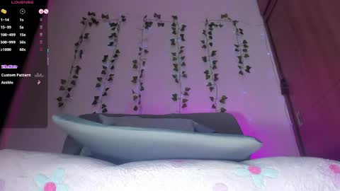 adelinaconte1 online show from May 15, 11:45 pm