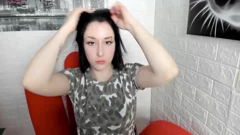 Snapshot of adell_berry chatting on February 22, 1:44 am Adel online show from February 22, 1:44 am