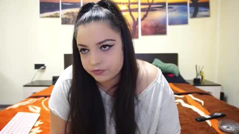 Snapshot of adellineee chatting on February 28, 11:01 pm Adellineee online show from February 28, 11:01 pm