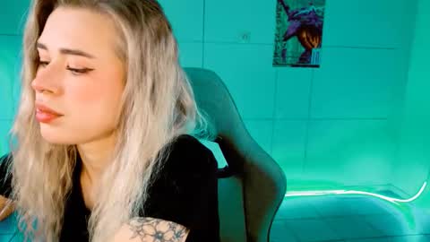 Adel online show from October 11, 1:27 pm