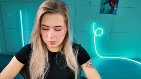 Adel online show from October 5, 9:18 am