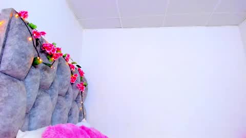 Snapshot of adhara__evanss chatting on February 18, 10:14 pm online show from February 18, 10:14 pm
