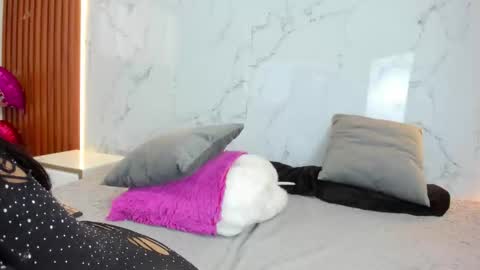 ADHARA  MESSY online show from February 18, 2:50 pm