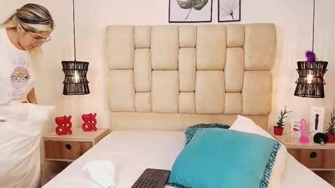 AdharaSmithh online show from February 25, 8:42 pm