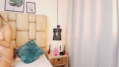 AdharaSmithh online show from February 25, 12:36 am