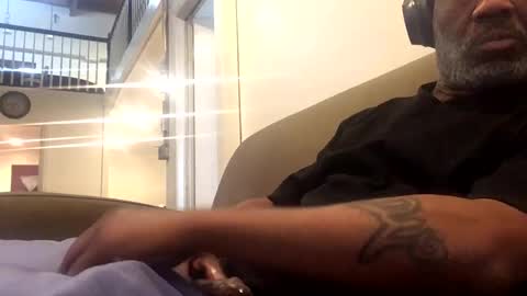 adick_ting online show from December 8, 8:15 pm