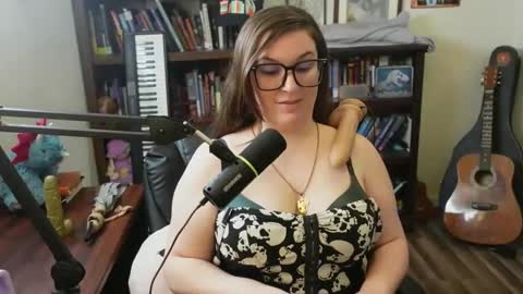 Snapshot of adobe_angel304 chatting on February 24, 7:52 pm adobe_angel304 online show from February 24, 7:52 pm