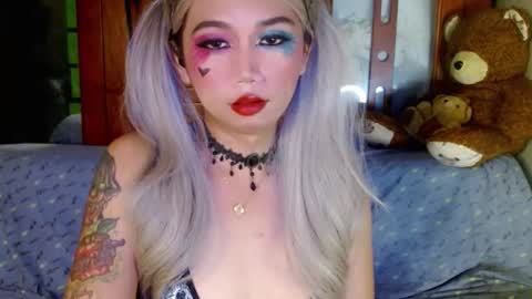Snapshot of adorableslutxxx chatting on February 1, 12:18 am jasmine online show from February 1, 12:18 am