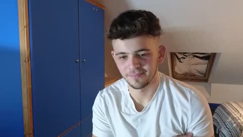 Snapshot of adr_twink chatting on October 10, 11:42 pm ADR Twink online show from October 10, 11:42 pm