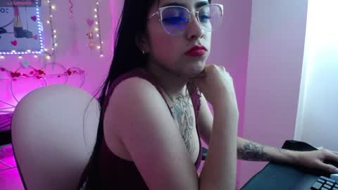 Snapshot of adri_gomez_1 chatting on February 6, 9:11 am Adri online show from February 6, 9:11 am
