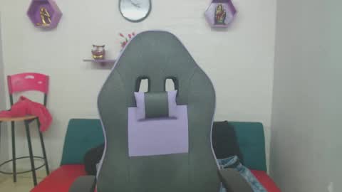 adri_sexboy online show from February 6, 2:15 pm