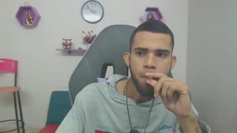 adri_sexboy online show from February 5, 12:17 pm