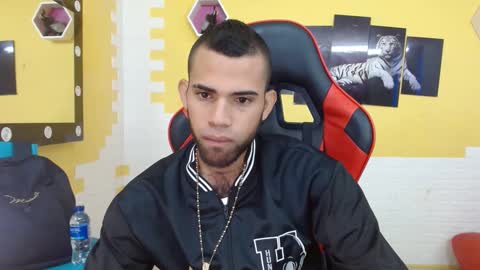 adri_sexboy online show from March 11, 12:17 pm